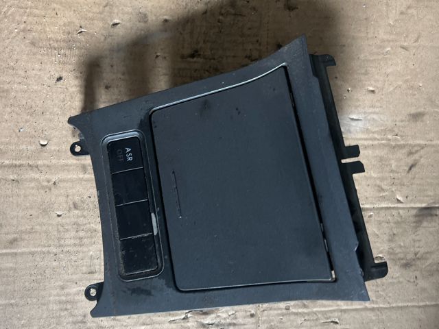 bontott VW GOLF V Első Hamutartó