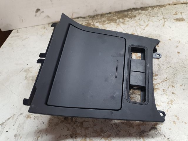 bontott VW GOLF V Első Hamutartó