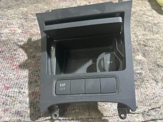 bontott VW GOLF V Első Hamutartó