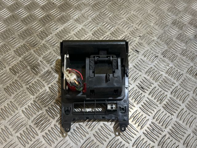 bontott VW GOLF V Első Hamutartó