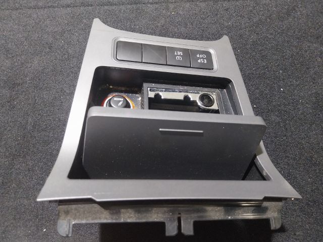 bontott VW GOLF V Első Hamutartó