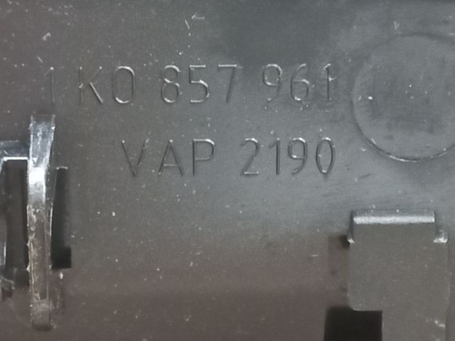 bontott VW GOLF V Első Hamutartó