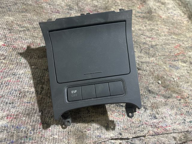 bontott VW GOLF V Első Hamutartó