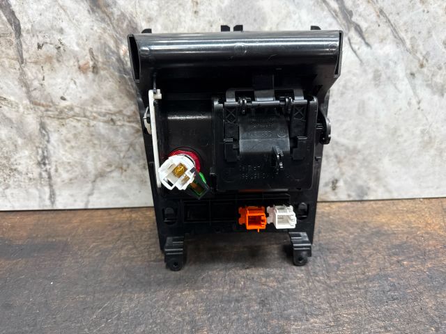 bontott VW GOLF V Első Hamutartó