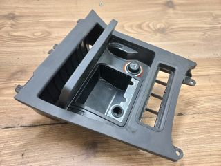 bontott VW GOLF V Első Hamutartó