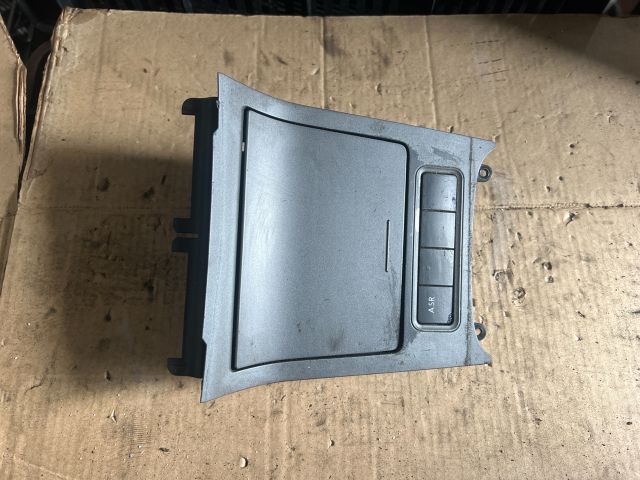 bontott VW GOLF V Első Hamutartó