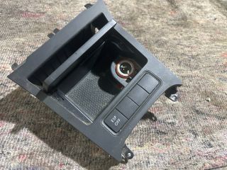 bontott VW GOLF V Első Hamutartó