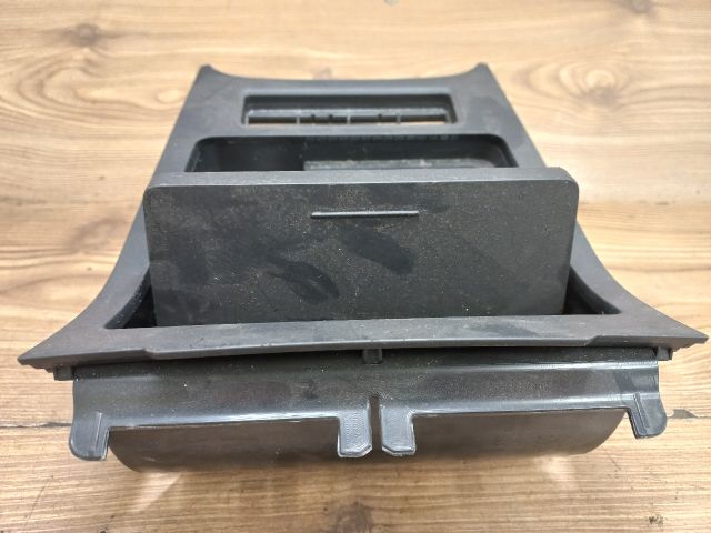 bontott VW GOLF V Első Hamutartó