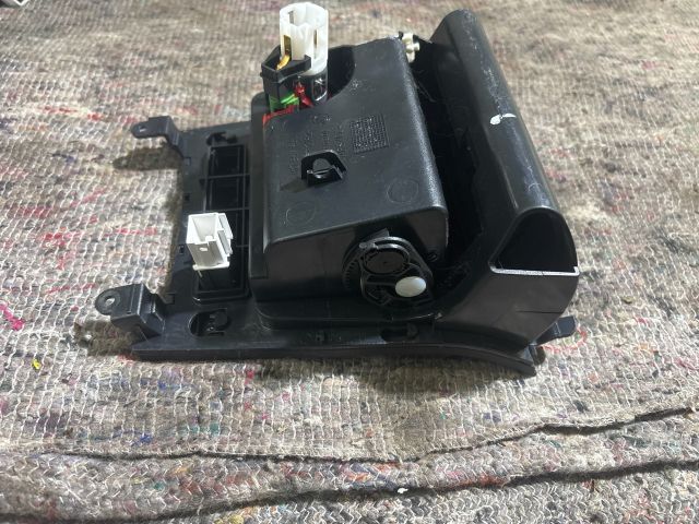 bontott VW GOLF V Első Hamutartó