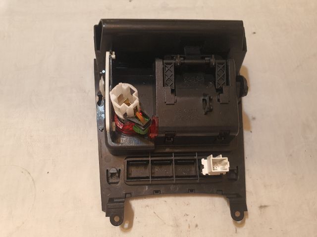 bontott VW GOLF V Első Hamutartó