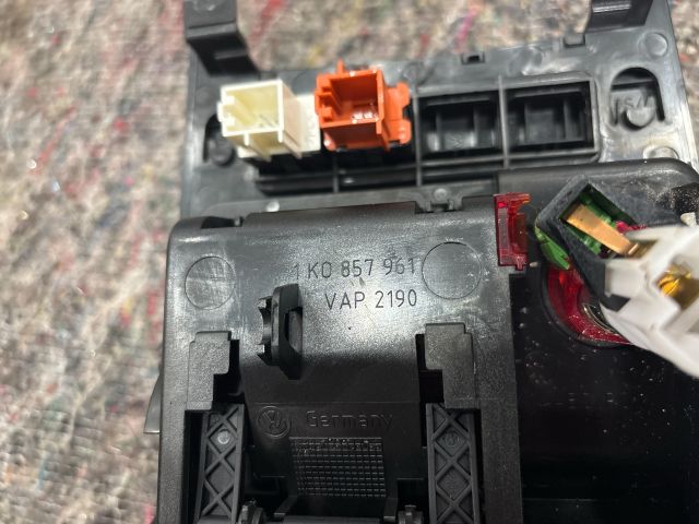 bontott VW GOLF V Első Hamutartó