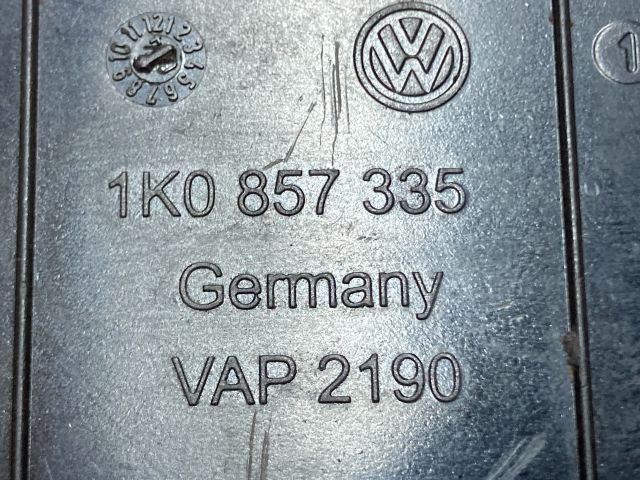 bontott VW GOLF V Első Hamutartó