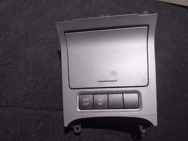 bontott VW GOLF V Első Hamutartó