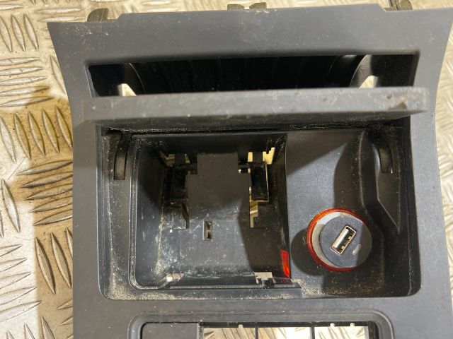 bontott VW GOLF V Első Hamutartó