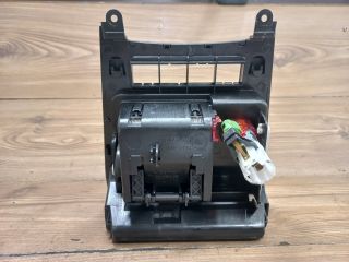 bontott VW GOLF V Első Hamutartó