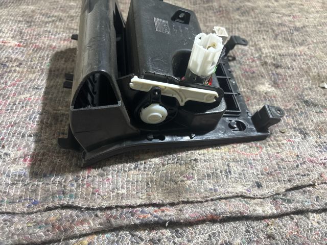 bontott VW GOLF V Első Hamutartó