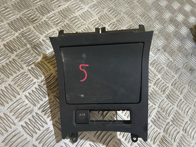 bontott VW GOLF V Első Hamutartó