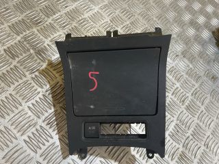 bontott VW GOLF V Első Hamutartó