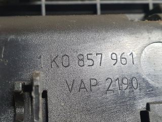 bontott VW GOLF V Első Hamutartó