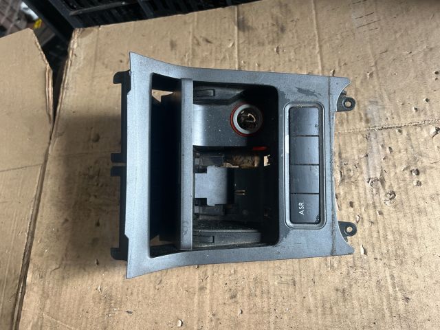 bontott VW GOLF V Első Hamutartó