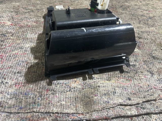 bontott VW GOLF V Első Hamutartó