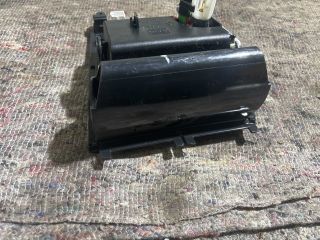 bontott VW GOLF V Első Hamutartó