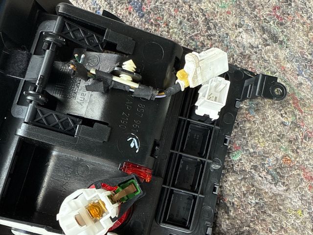 bontott VW GOLF V Első Hamutartó