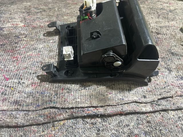 bontott VW GOLF V Első Hamutartó