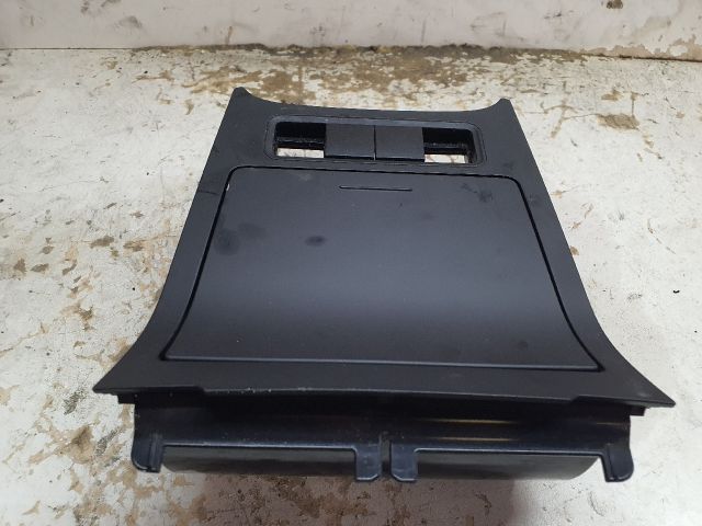 bontott VW GOLF V Első Hamutartó