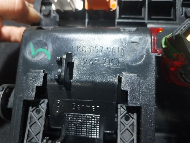 bontott VW GOLF V Első Hamutartó