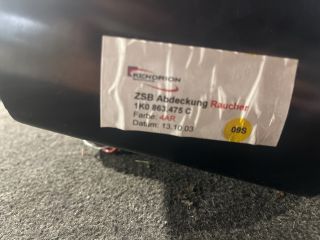 bontott VW GOLF V Első Hamutartó