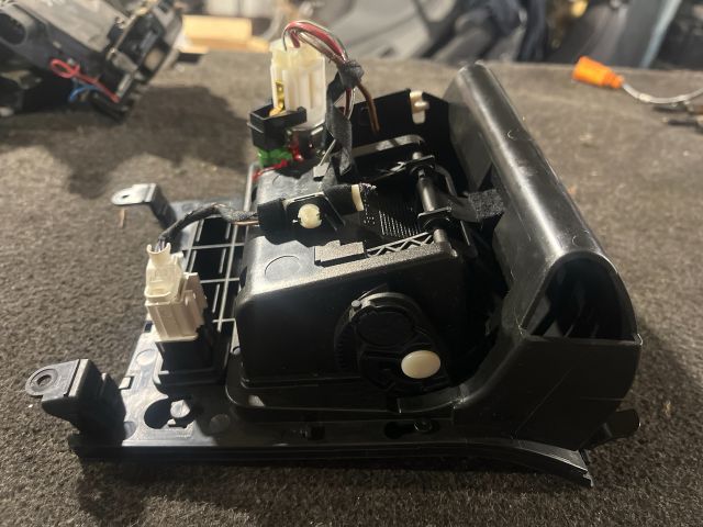 bontott VW GOLF V Első Hamutartó