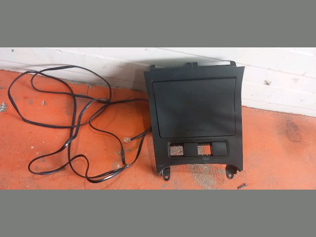 bontott VW GOLF V Első Hamutartó