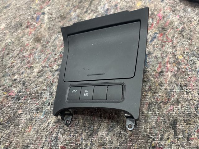 bontott VW GOLF V Első Hamutartó