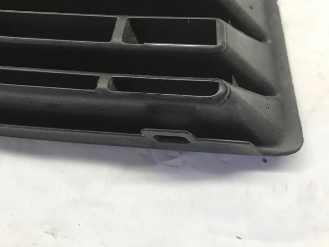 bontott VW GOLF V Első Lökhárító Bal Díszrács