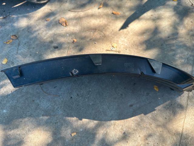 bontott VW GOLF V Első Lökhárító Bal Díszrács