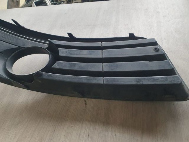 bontott VW GOLF V Első Lökhárító Bal Díszrács