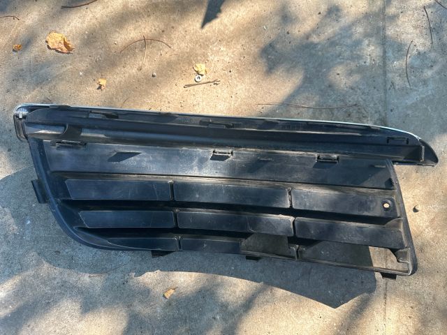 bontott VW GOLF V Első Lökhárító Bal Díszrács