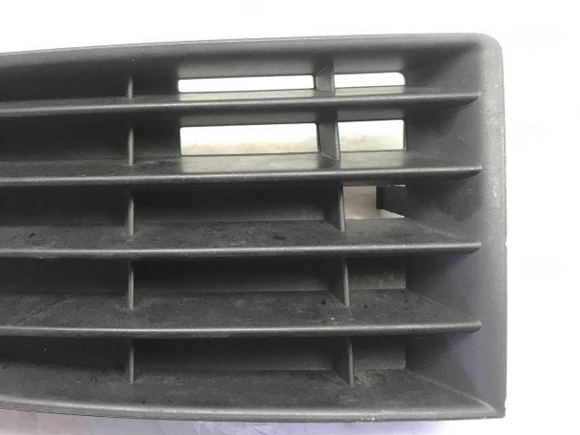 bontott VW GOLF V Első Lökhárító Bal Díszrács