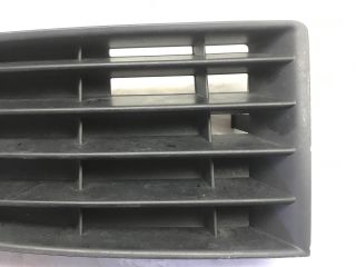 bontott VW GOLF V Első Lökhárító Bal Díszrács