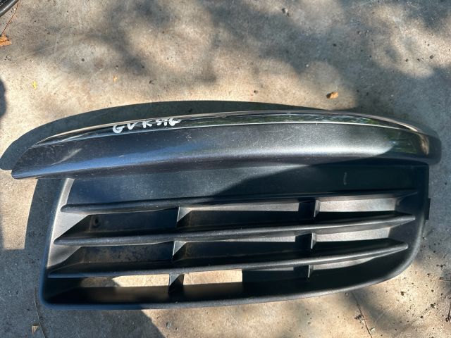 bontott VW GOLF V Első Lökhárító Bal Díszrács