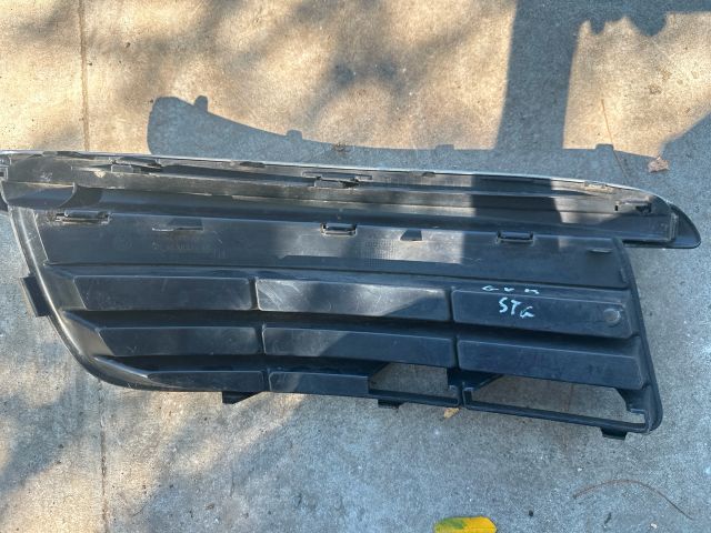 bontott VW GOLF V Első Lökhárító Bal Díszrács