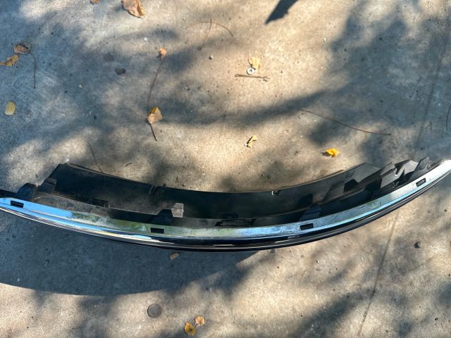 bontott VW GOLF V Első Lökhárító Bal Díszrács