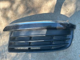 bontott VW GOLF V Első Lökhárító Bal Díszrács