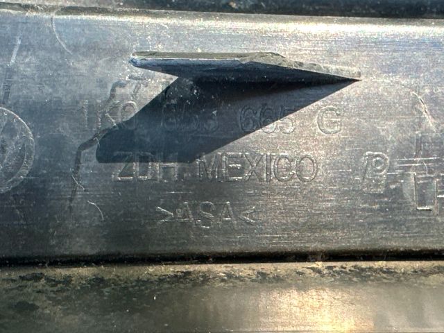 bontott VW GOLF V Első Lökhárító Bal Díszrács