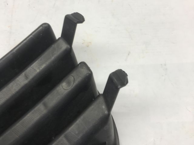 bontott VW GOLF V Első Lökhárító Bal Díszrács