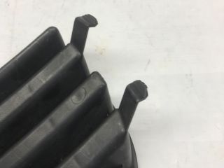 bontott VW GOLF V Első Lökhárító Bal Díszrács