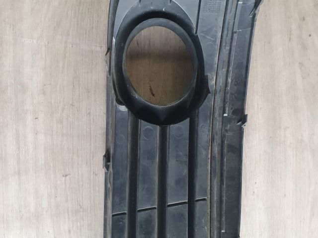 bontott VW GOLF V Első Lökhárító Bal Díszrács