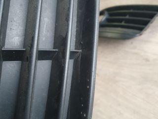 bontott VW GOLF V Első Lökhárító Jobb Díszrács