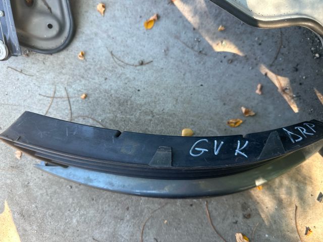 bontott VW GOLF V Első Lökhárító Jobb Díszrács